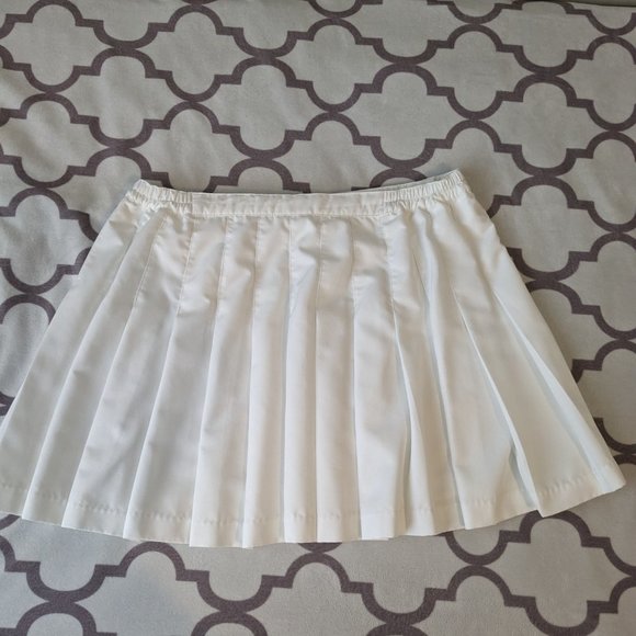 Retro Vintage Adidas Tennis Skirt in White, with Pleats - Picture 7 of 7